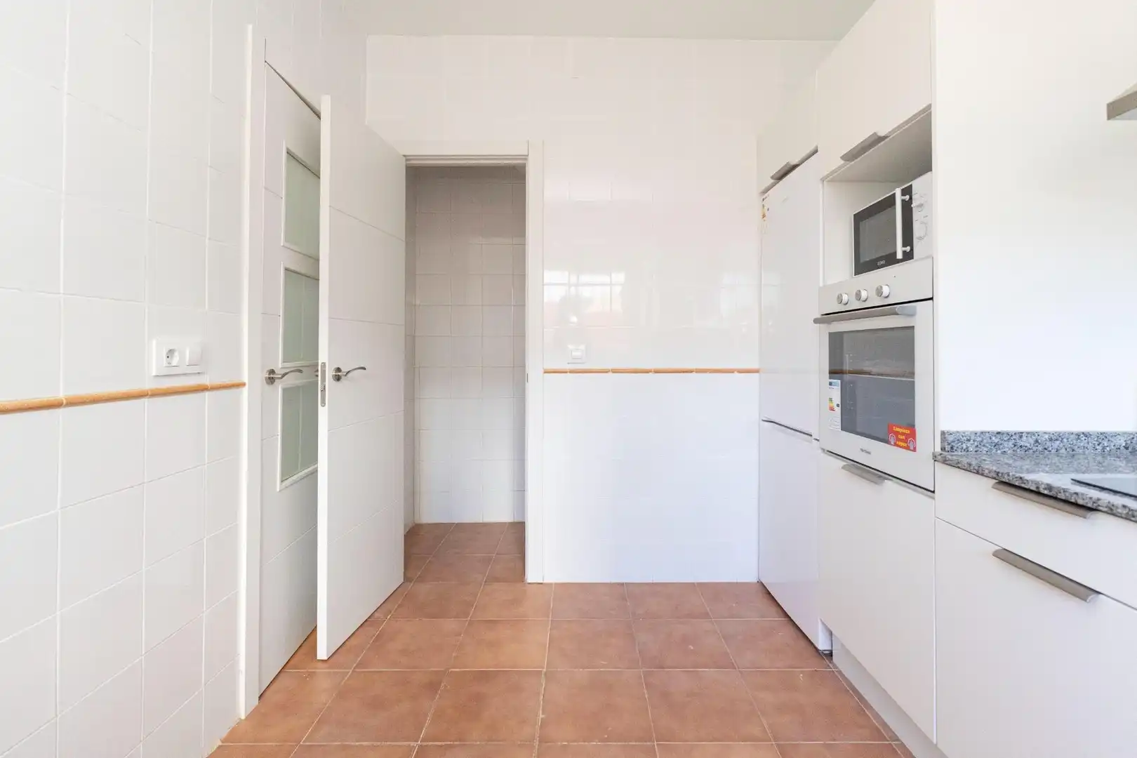 Cuina de Casa adosada en venda en La Palma del Condado amb Terrassa