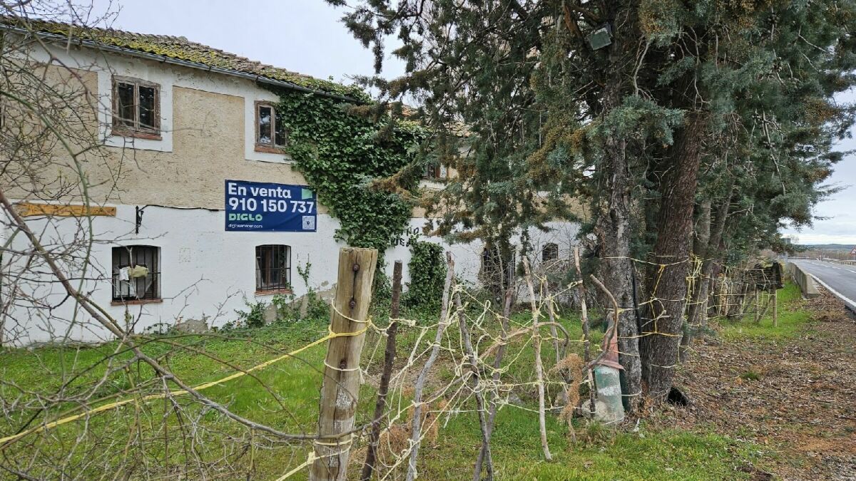 Building for sale in Collado Hermoso