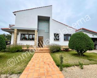 Vista exterior de Casa o xalet en venda en Garrafe de Torío amb Calefacció, Jardí privat i Terrassa