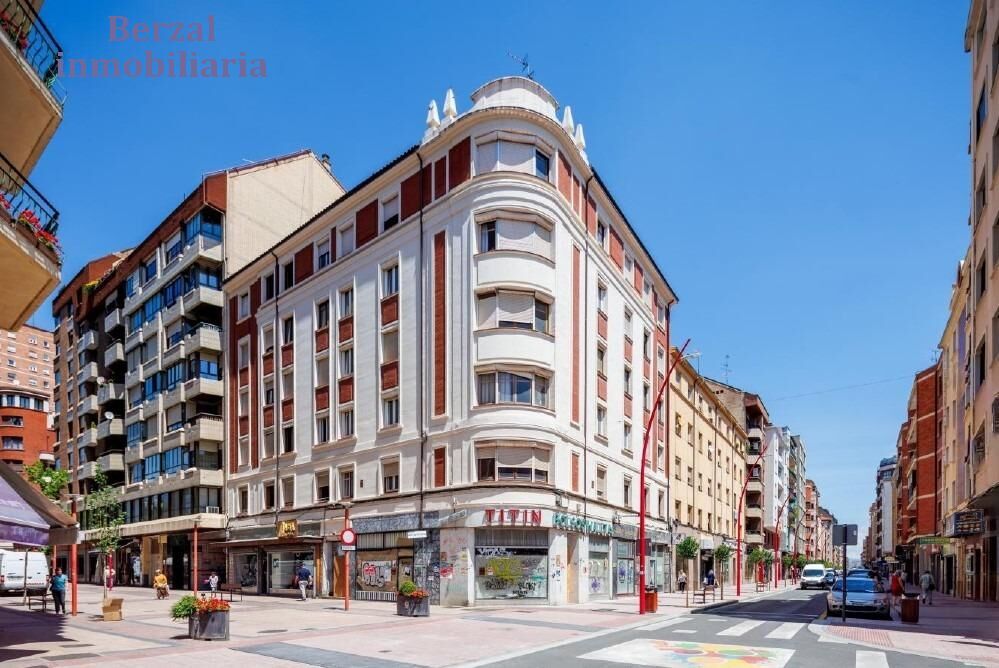 Vista exterior de Edifici en venda en Miranda de Ebro