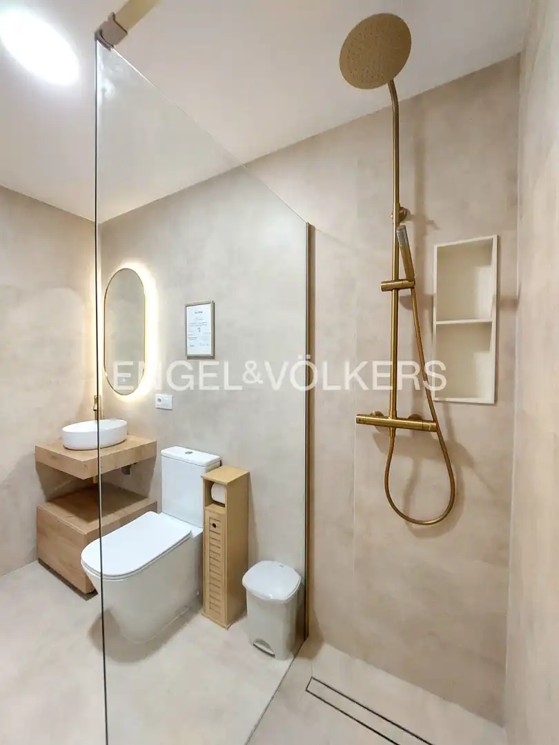 Bathroom of Flat for sale in Valencia  with Heating and Terrace