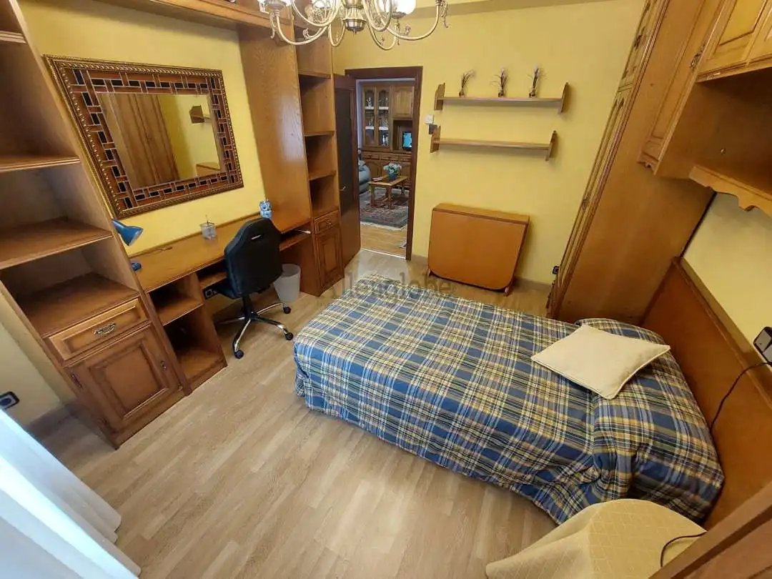 Flat for rent in Calle Padre Suárez, Santo Domingo - El Campillín