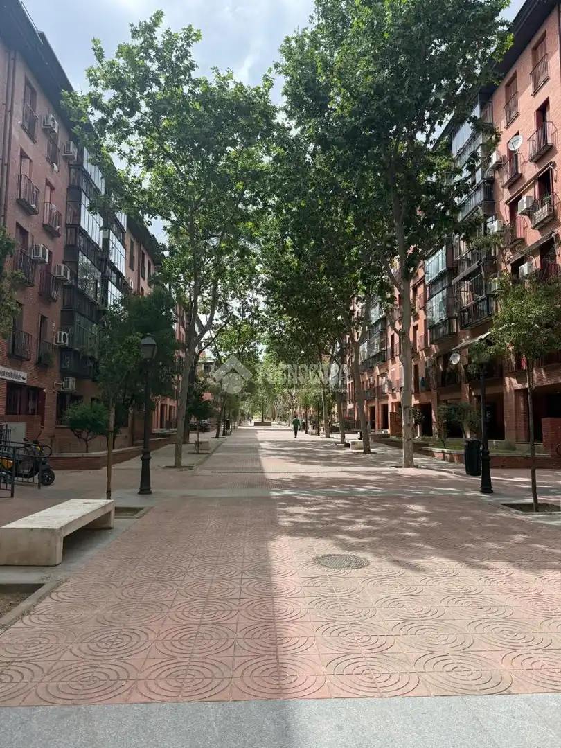 Vista exterior de Pis en venda en Madrid amb Aire condicionat, Terrassa i Balcó