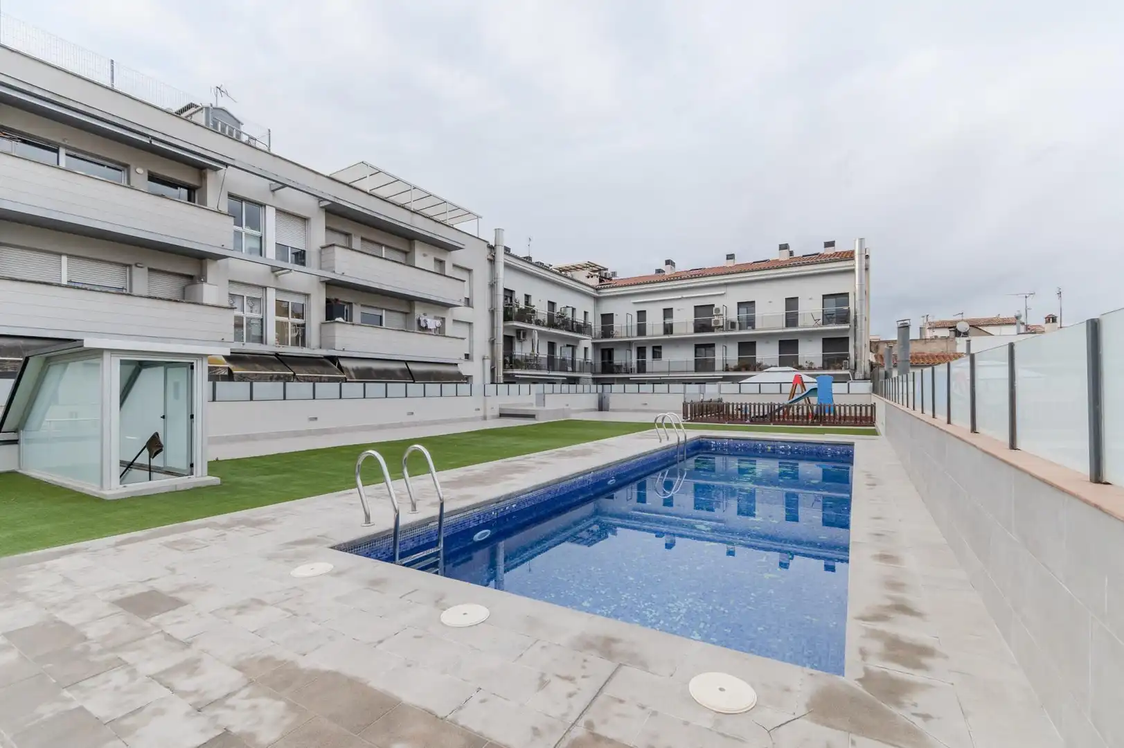 Swimming pool of Attic for sale in Salt  with Community pool