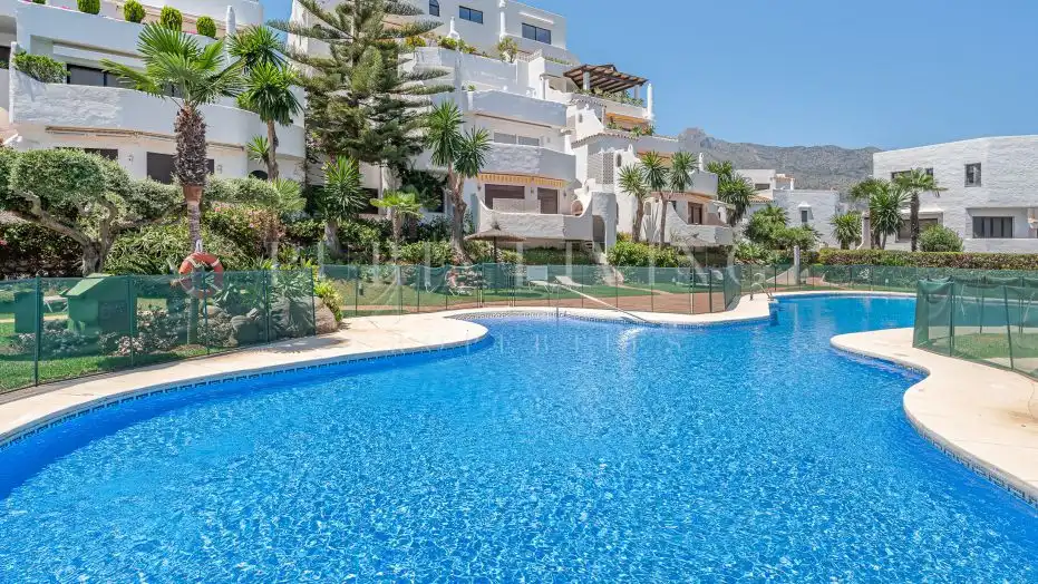 Außenansicht von Erdgeschoss zur Miete in Marbella mit Klimaanlage, Terrasse und Schwimmbad