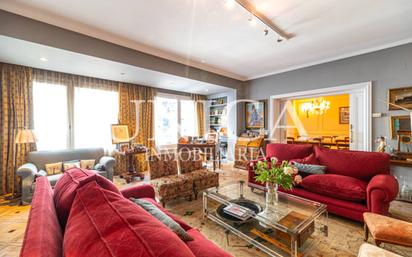 Living room of Flat for sale in  Madrid Capital  with Air Conditioner, Heating and Parquet flooring