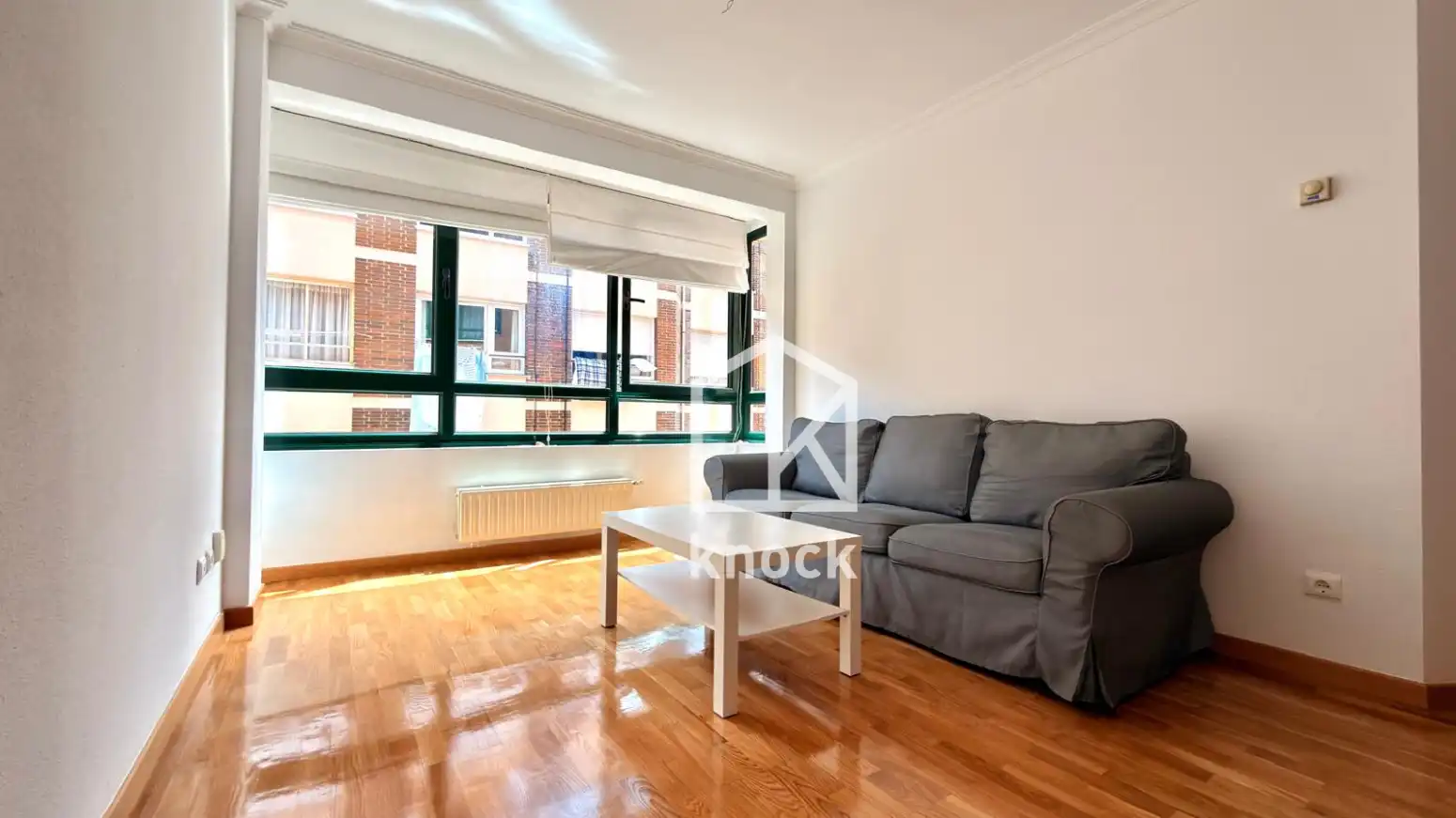 Vista exterior de Piso en venta en Oviedo  con Calefacción