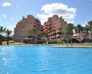 Vista exterior de Apartament en venda en Manilva amb Aire condicionat, Calefacció i Jardí privat