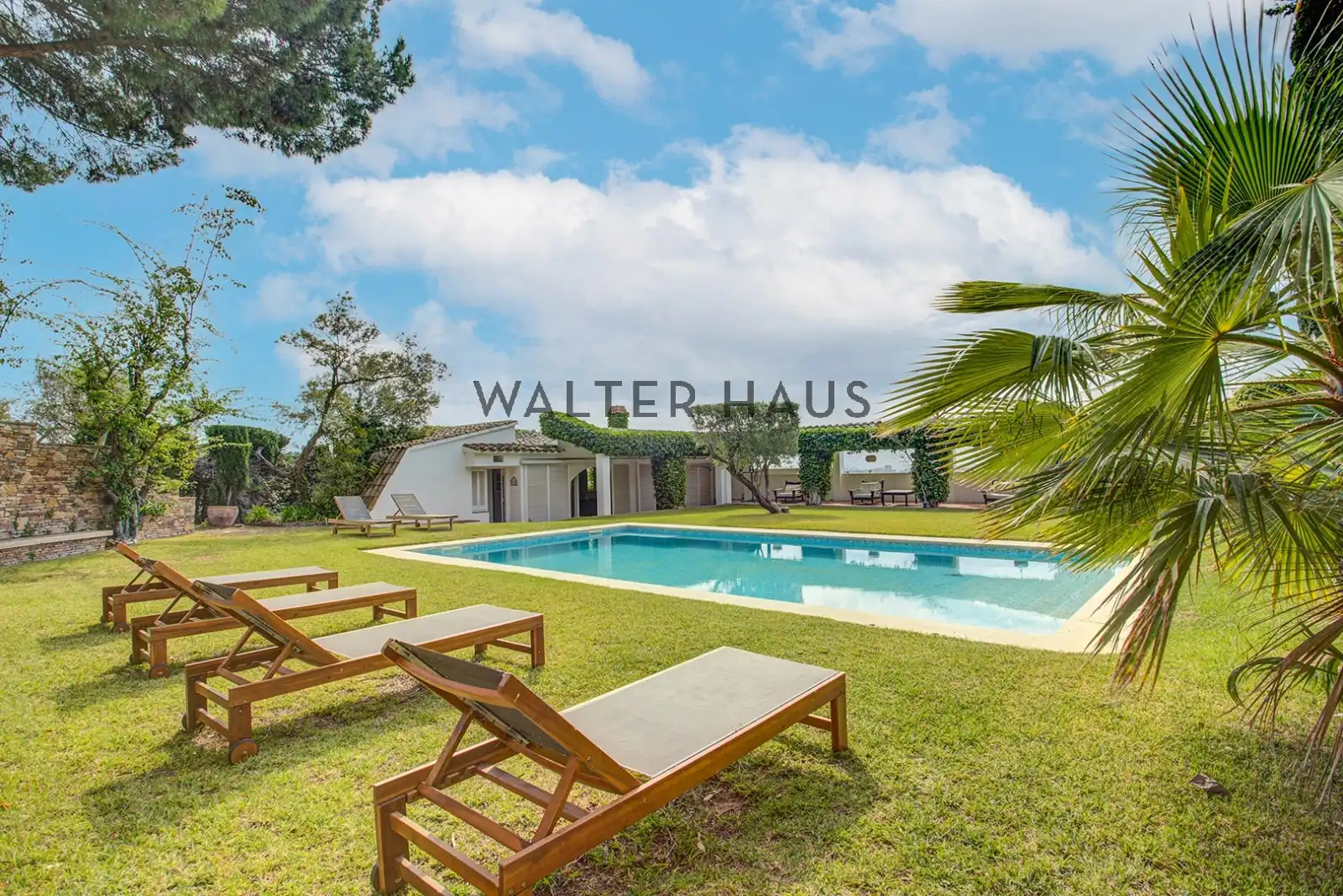 Chalet con piscina en venta en Carrer del Ripollès, imagen 3