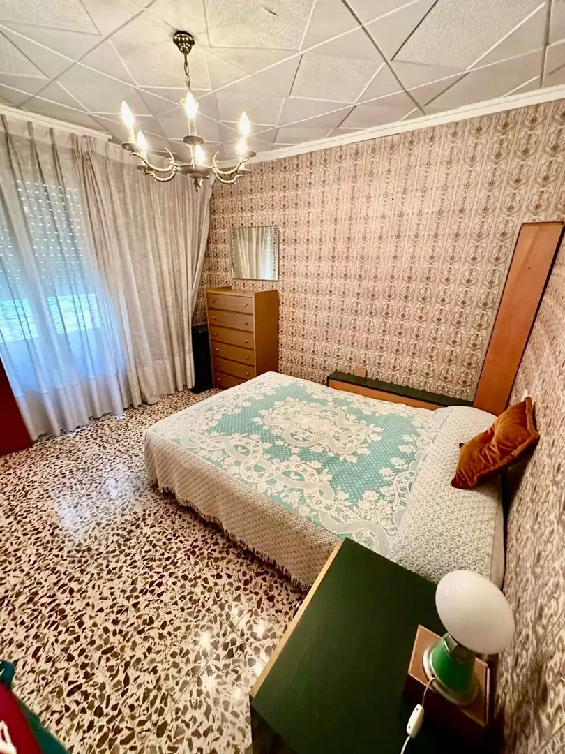 Habitación de Edificio en venta en Elda