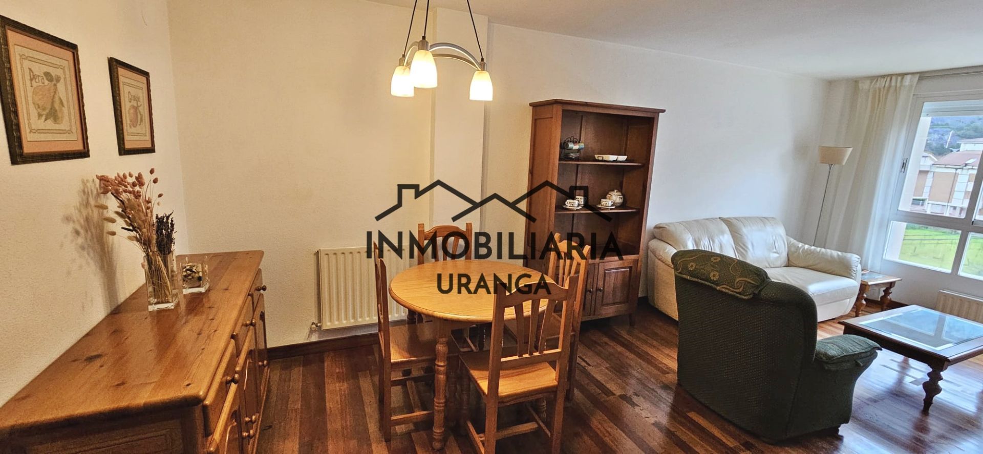 Sala d'estar de Pis en venda en Castro-Urdiales amb Calefacció, Terrassa i Moblat