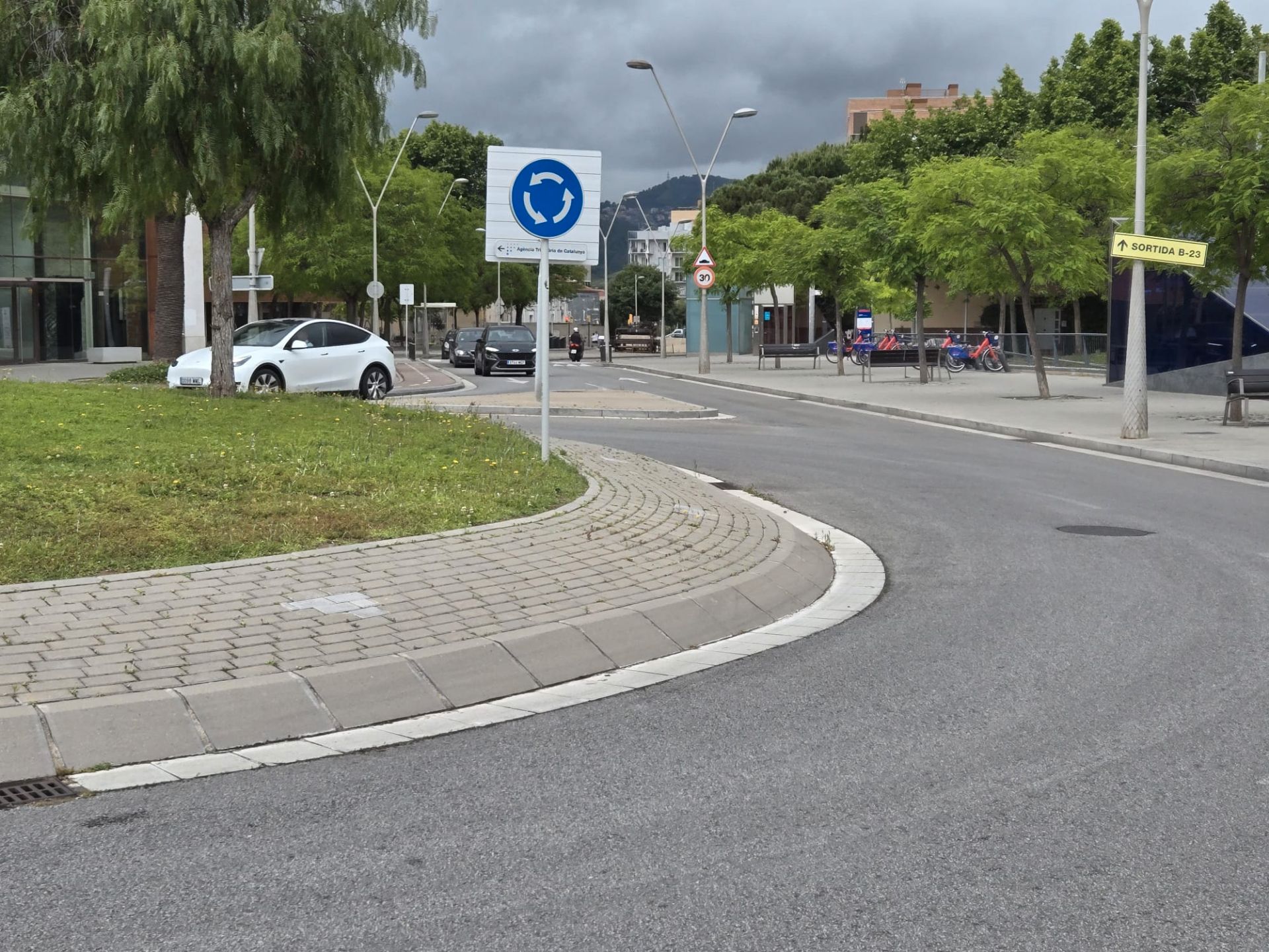 Vista exterior de Garatge en venda en Sant Feliu de Llobregat amb Alarma