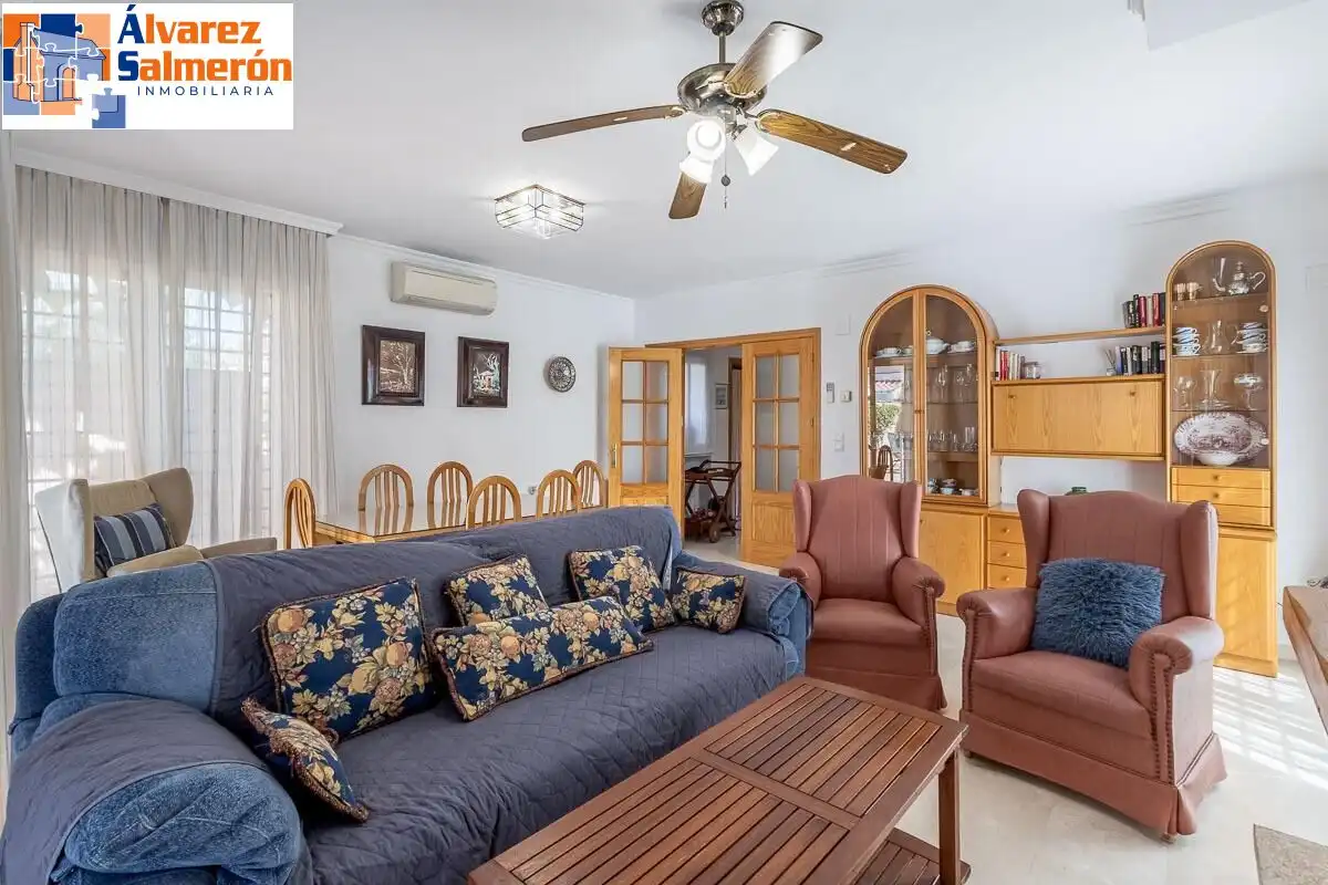 Sala de estar de Casa o chalet en venta en Huétor Vega con Terraza, Piscina y Balcón