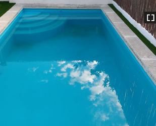 Swimming pool of Flat to rent in  Madrid Capital  with Air Conditioner, Heating and Furnished