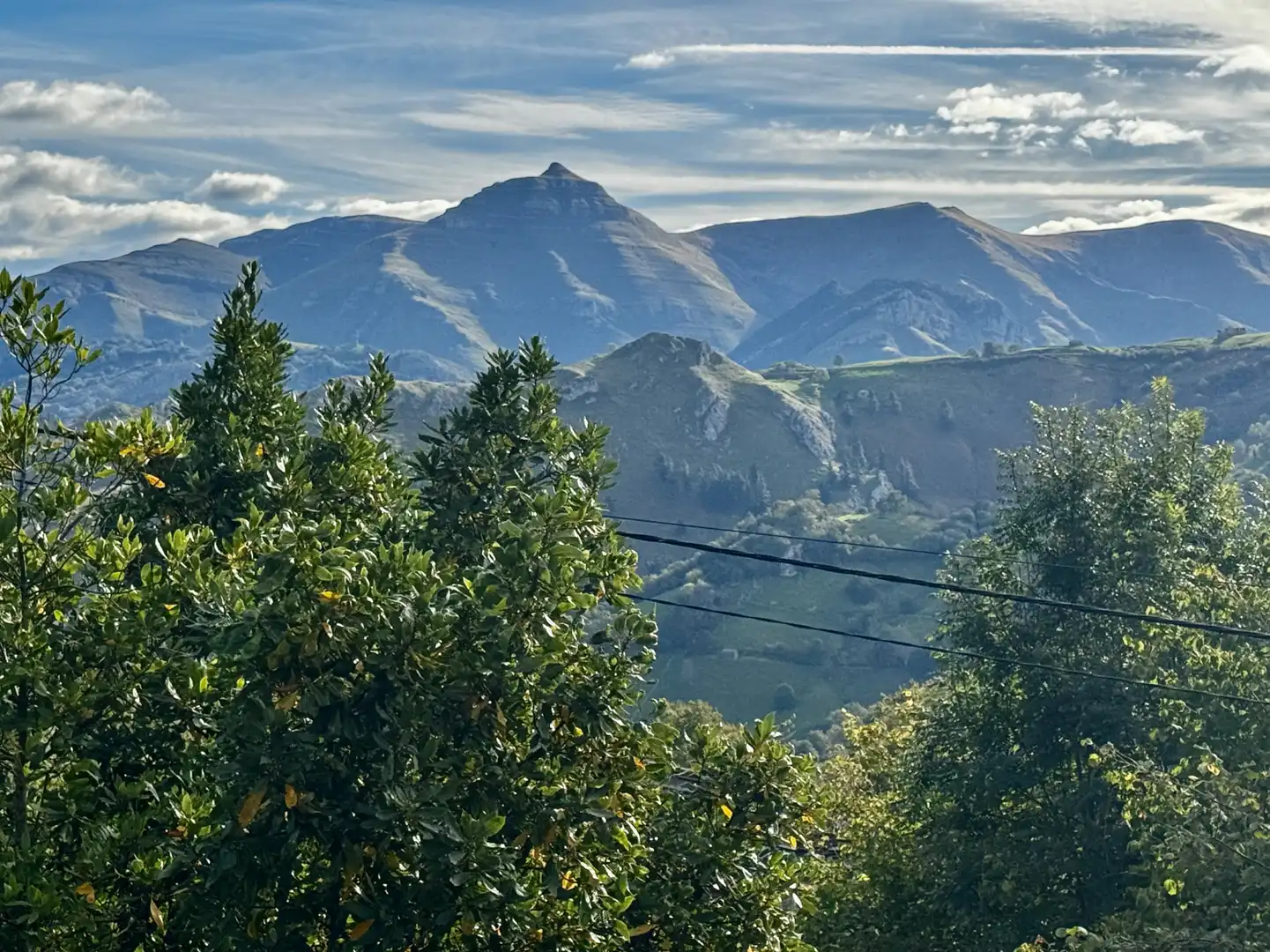 Vista exterior de Casa o xalet en venda en San Roque de Riomiera