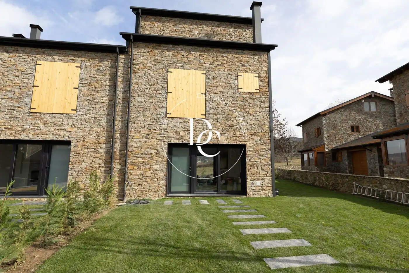 Vista exterior de Casa o chalet en venta en Puigcerdà con Jardín privado