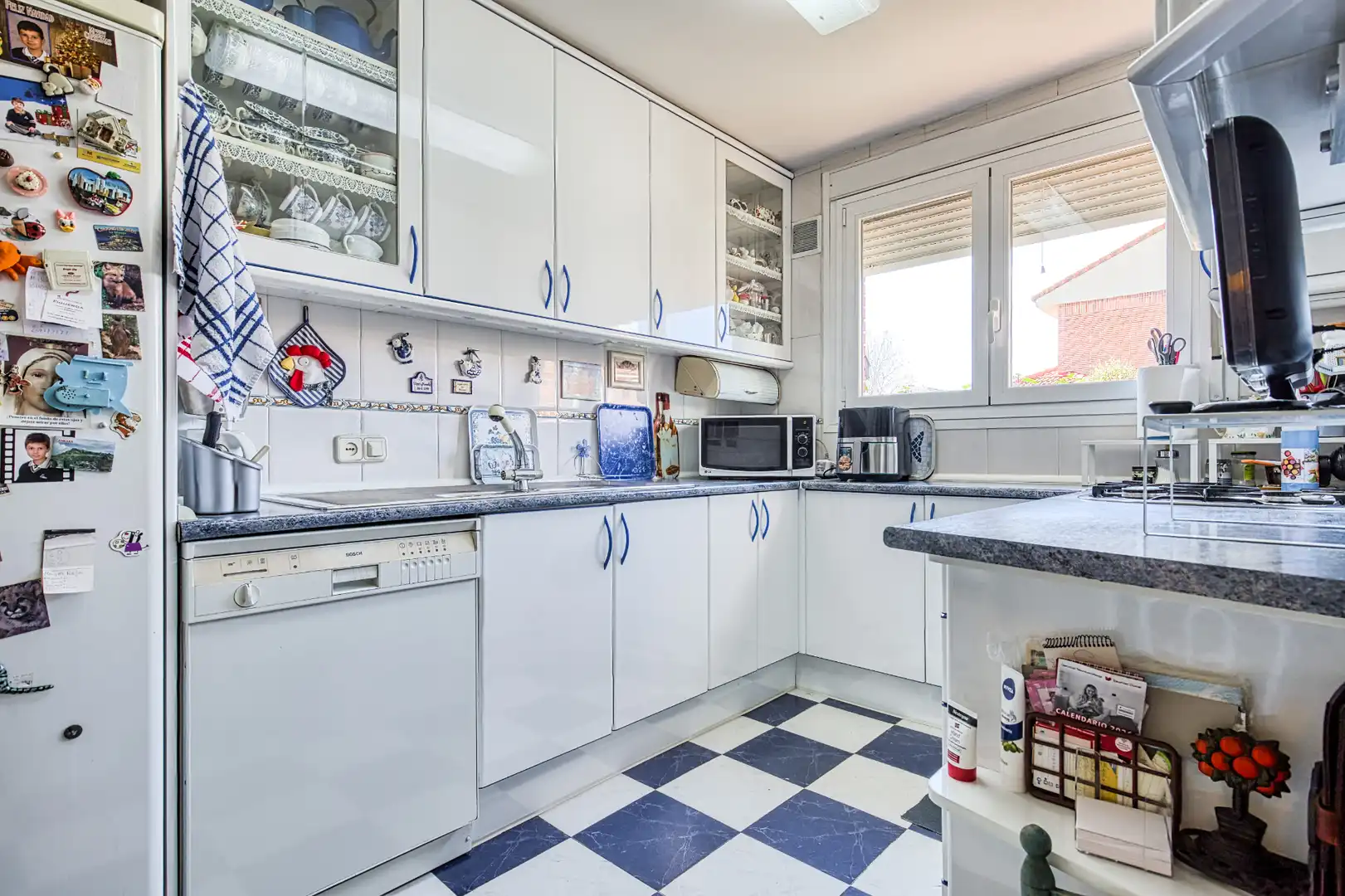 Cuina de Casa o xalet en venda en Alcalá de Henares amb Aire condicionat, Calefacció i Jardí privat