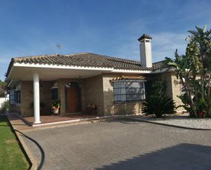Vista exterior de Casa o xalet en venda en Chiclana de la Frontera amb Aire condicionat, Calefacció i Jardí privat