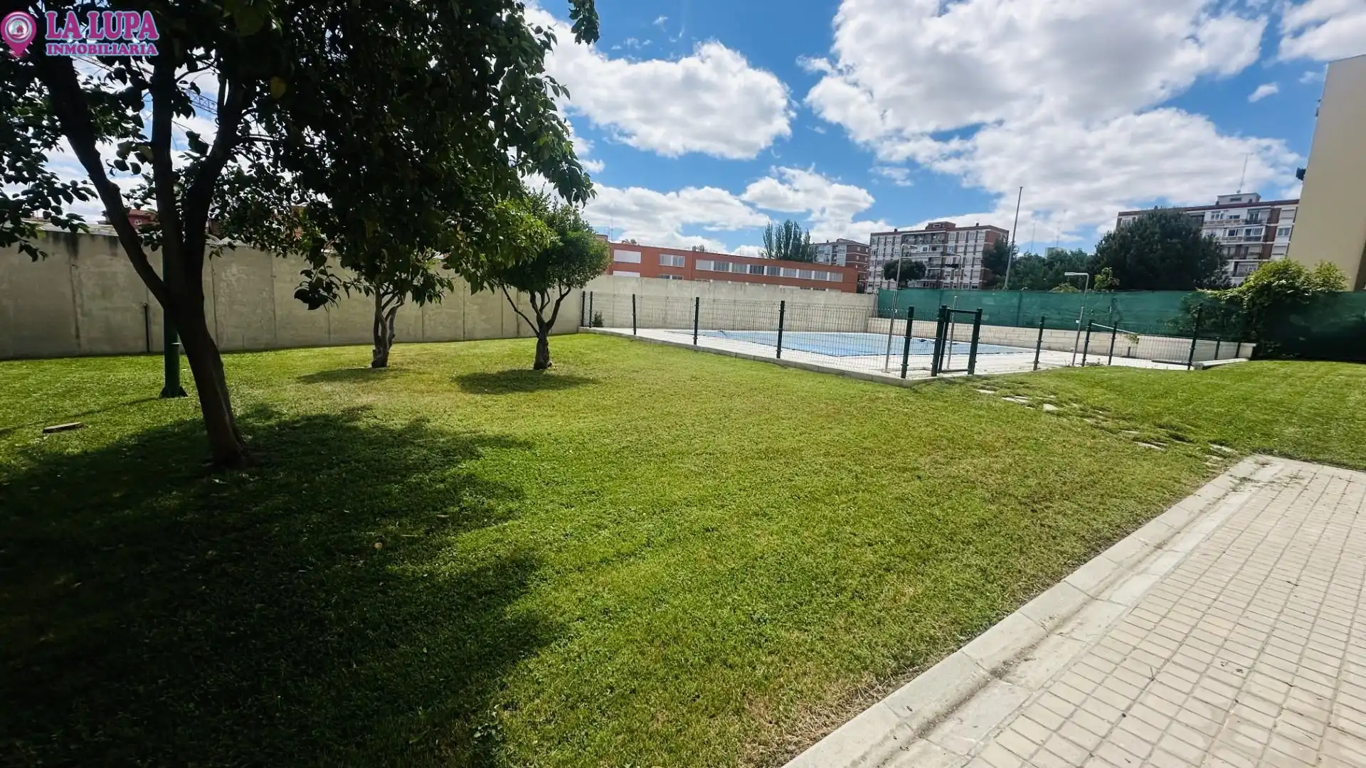 Parking of Flat for sale in Madrid  with Air Conditioner, Heating and Private garden