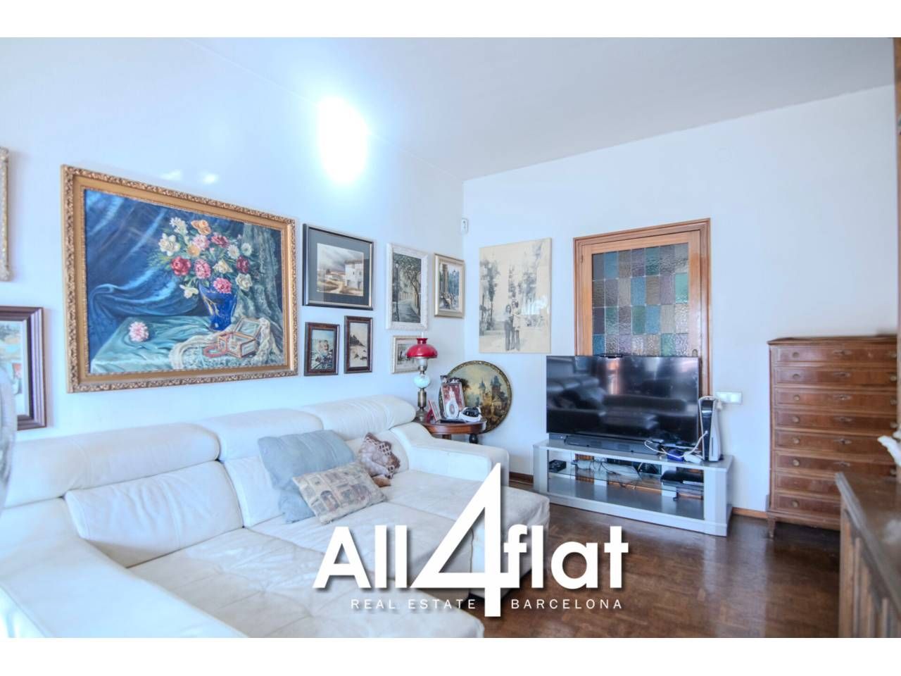 Sala d'estar de Pis en venda en  Barcelona Capital amb Aire condicionat, Parquet i Balcó