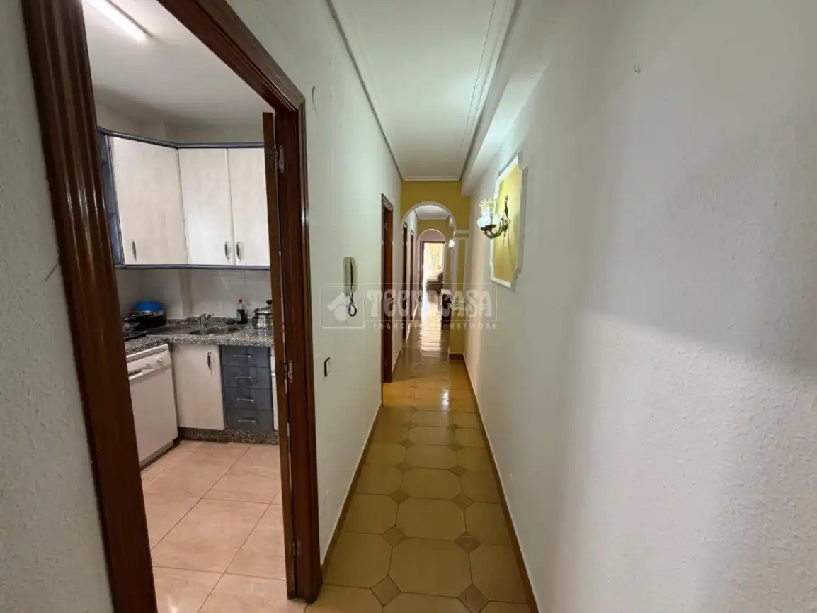 Piso en venta en Jaén con Balcón