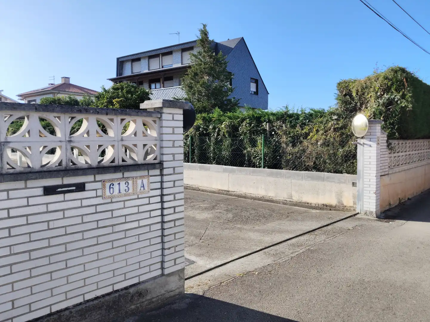 Vista exterior de Casa o chalet en venta en Torrelavega  con Calefacción, Jardín privado y Terraza