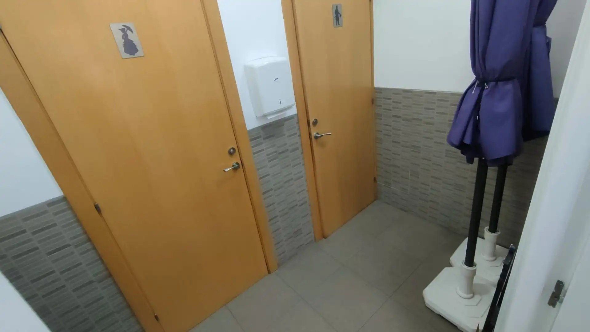 Baño de Local en traspaso en Barcelona con Aire acondicionado, Terraza y Amueblado