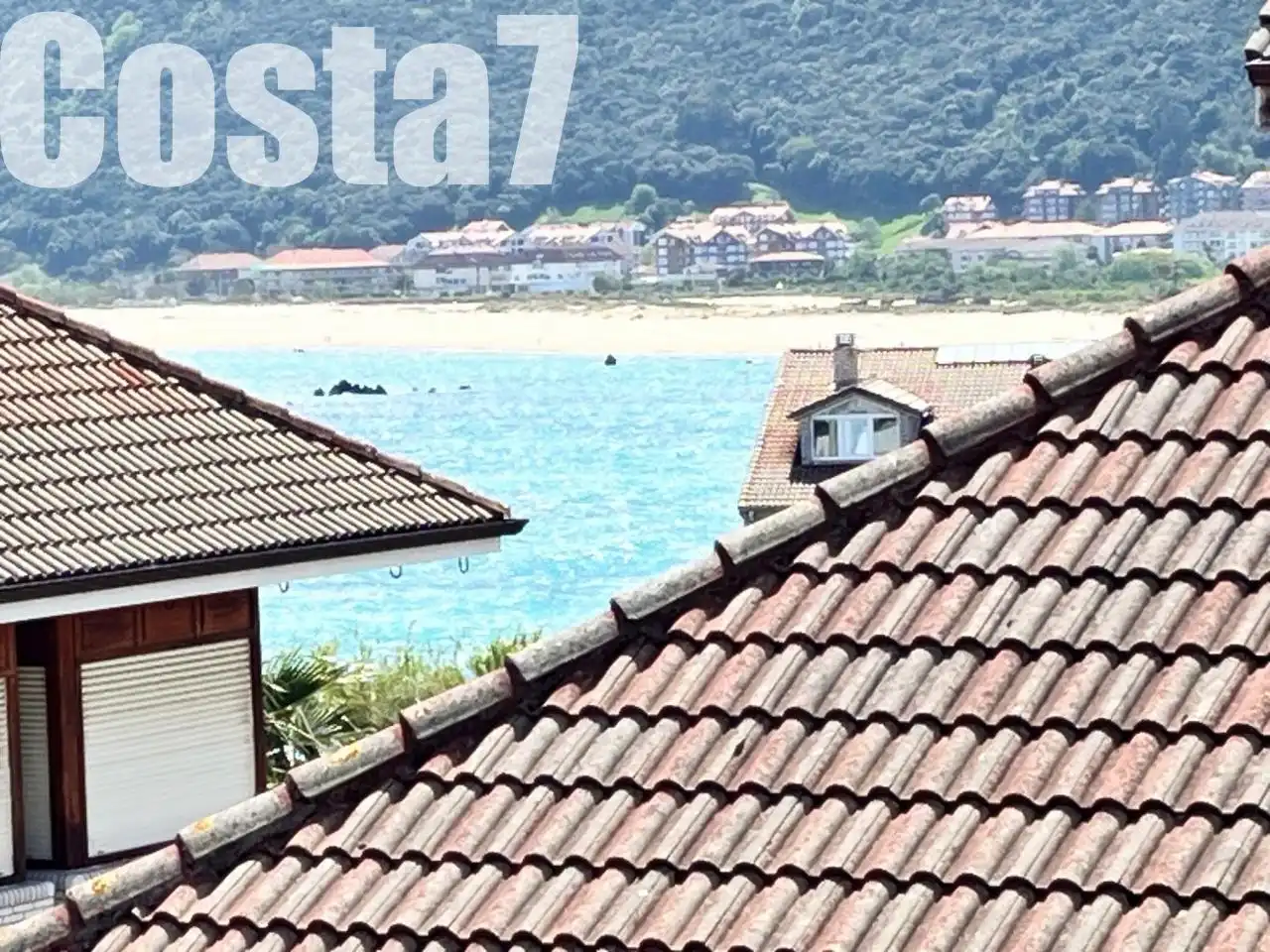 Vista exterior de Piso en venta en Noja con Terraza, Amueblado y Piscina comunitaria