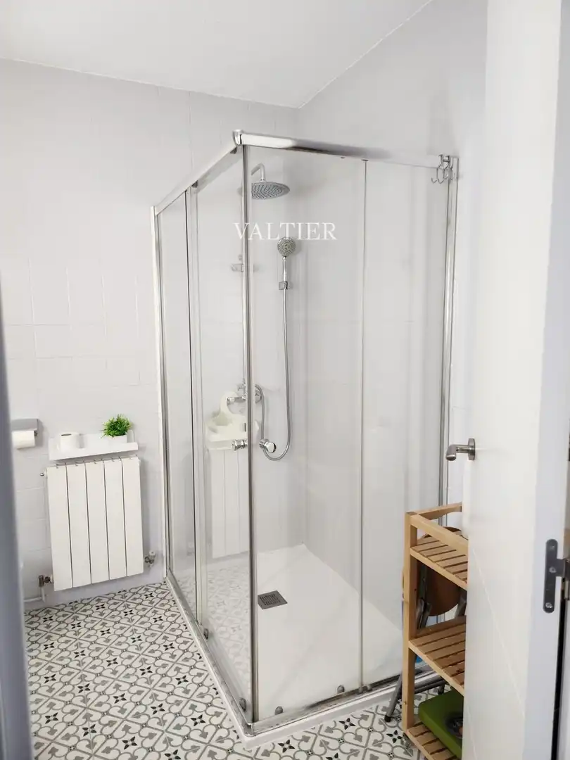 Baño de Piso de alquiler en Madrid con Aire acondicionado, Terraza y Amueblado