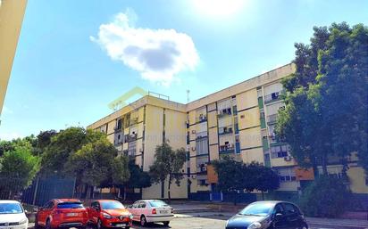 Exterior view of Flat for sale in  Sevilla Capital  with Air Conditioner