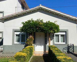 Vista exterior de Casa o xalet en venda en Piélagos amb Calefacció, Jardí privat i Terrassa