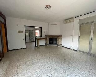 Sala d'estar de Casa o xalet en venda en Castellví de Rosanes amb Aire condicionat, Jardí privat i Terrassa