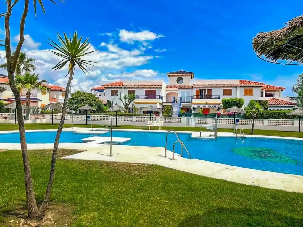 Piscina de Apartamento en venta en Vera con Aire acondicionado, Terraza y Amueblado