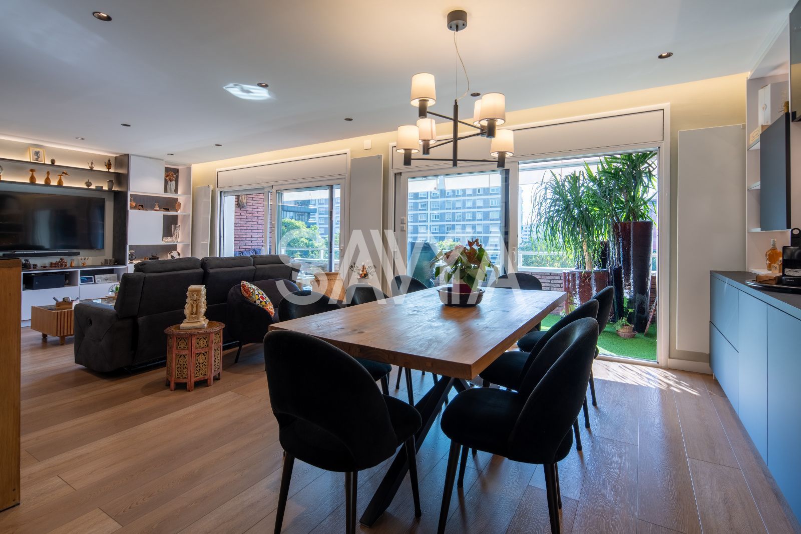 Comedor de Piso en venta en  Barcelona Capital con Terraza, Piscina y Balcón