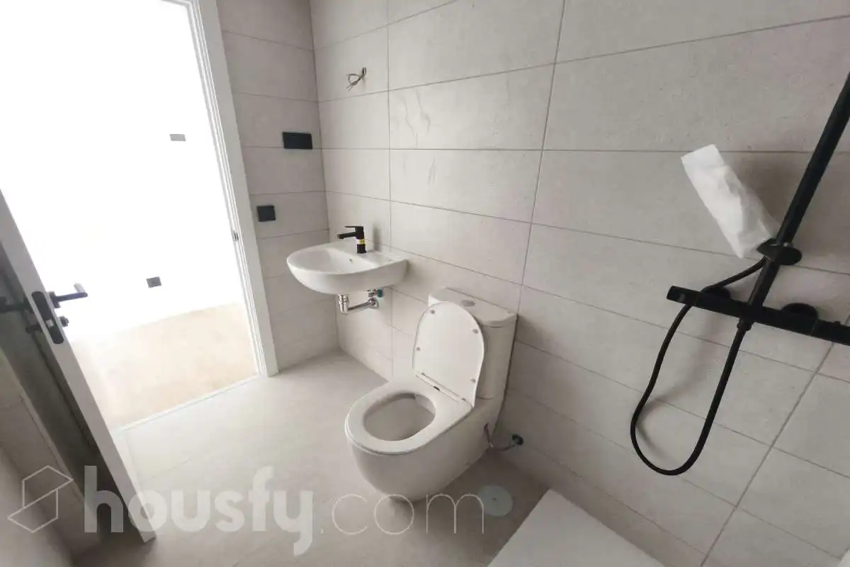 Baño de Piso de alquiler en Madrid con Aire acondicionado, Calefacción y Parquet