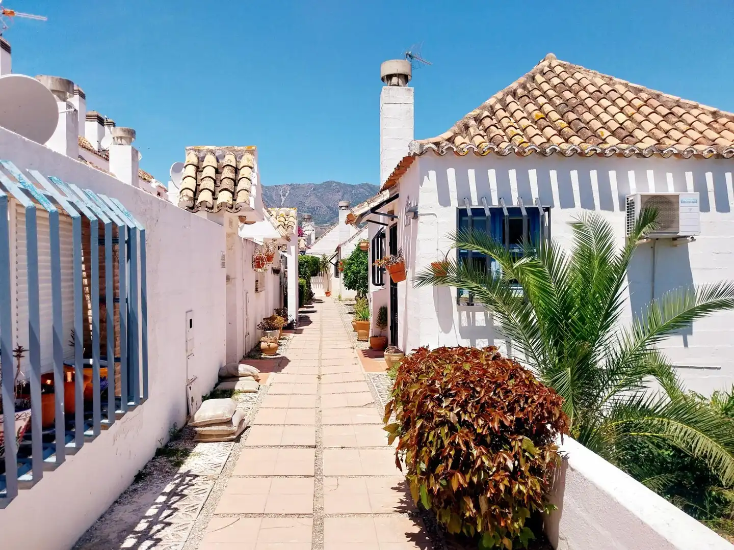 Außenansicht von Einfamilien-Reihenhaus zum Verkauf in Mijas mit Klimaanlage, Heizung und Terrasse