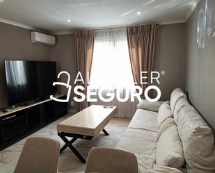 Sala d'estar de Pis de lloguer en  Sevilla Capital amb Aire condicionat i Moblat