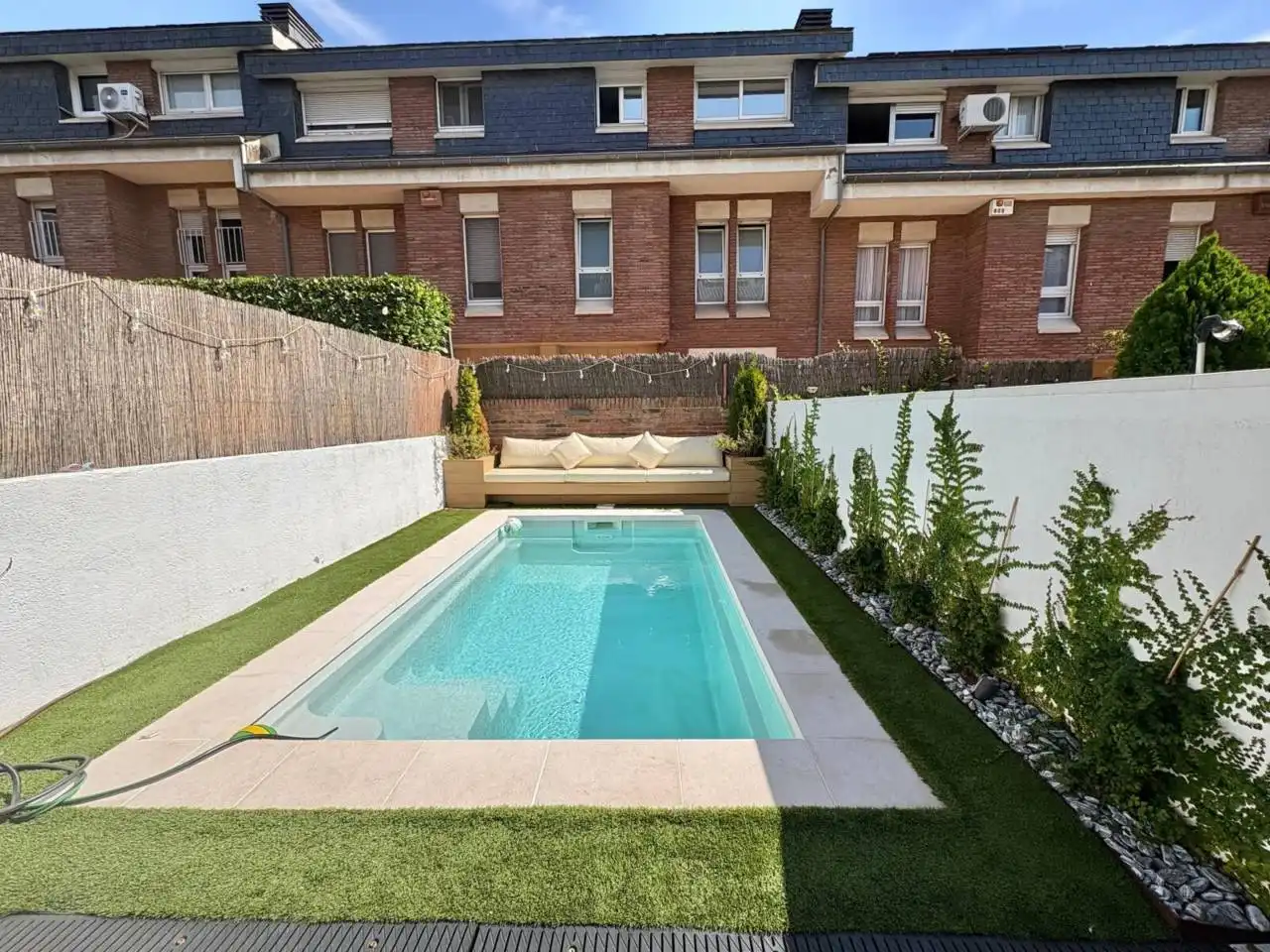 Piscina de Casa adosada en venda en Colomer