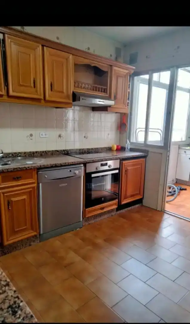 Cocina de Piso para compartir en Vigo  con Parquet, Amueblado y Horno
