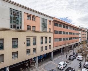 Vista exterior de Pis en venda en  Granada Capital amb Calefacció, Parquet i Terrassa