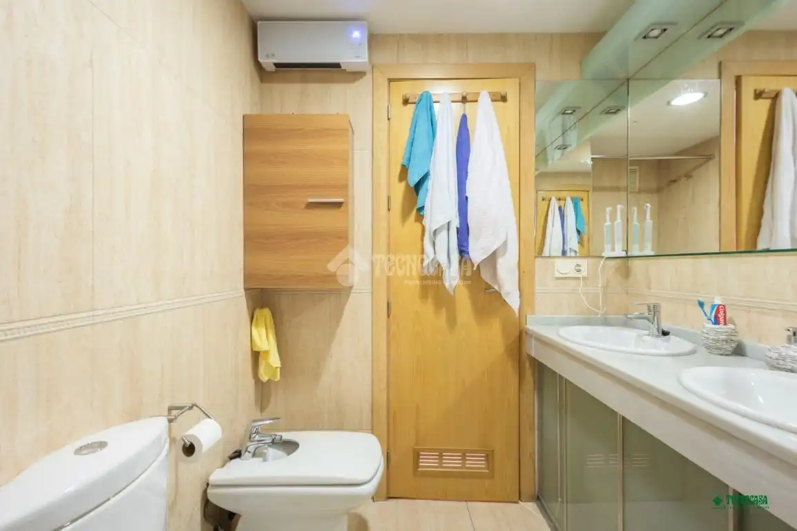 Baño de Piso en venta en Almería con Terraza, Trastero y Piscina comunitaria