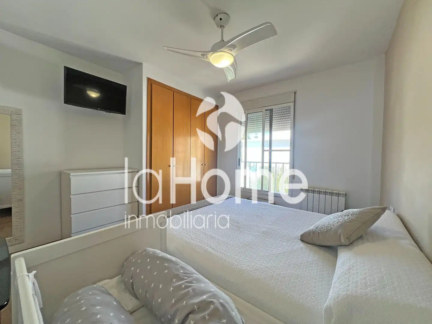 Bedroom of Houses for sale in La Pobla de Vallbona  with Air Conditioner, Heating and Private garden