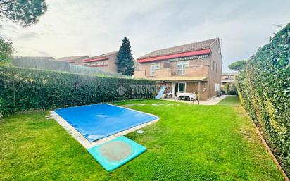 Jardí de Casa adosada en venda en Paracuellos de Jarama amb Terrassa i Piscina