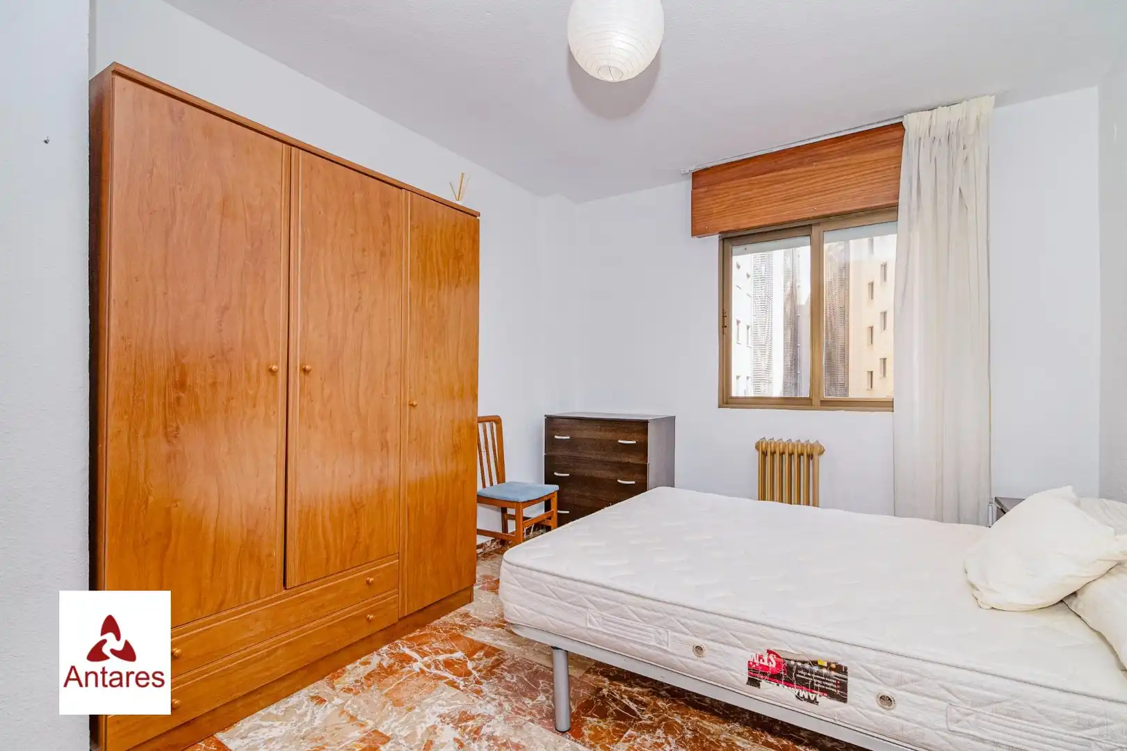 Habitación de Piso en venta en Granada con Calefacción y Amueblado