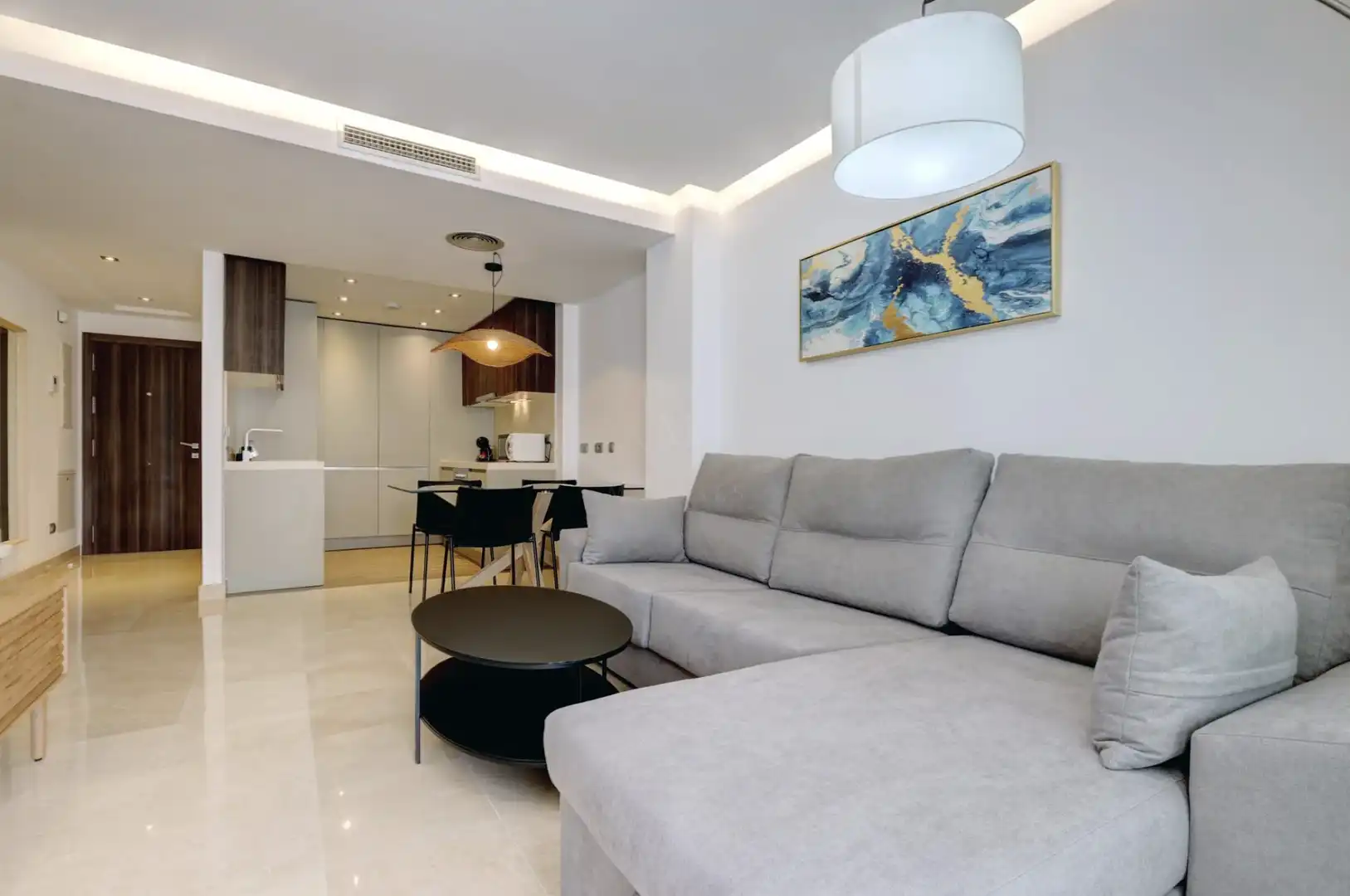 Sala de estar de Apartamento en venta en Marbella con Aire acondicionado, Piscina y Amueblado