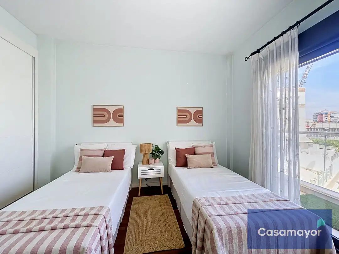 Dormitori de Casa o xalet en venda en Alicante / Alacant amb Aire condicionat, Calefacció i Jardí privat