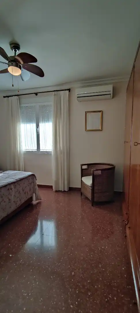 Dormitori de Pis en venda en Sevilla amb Aire condicionat, Terrassa i Forn