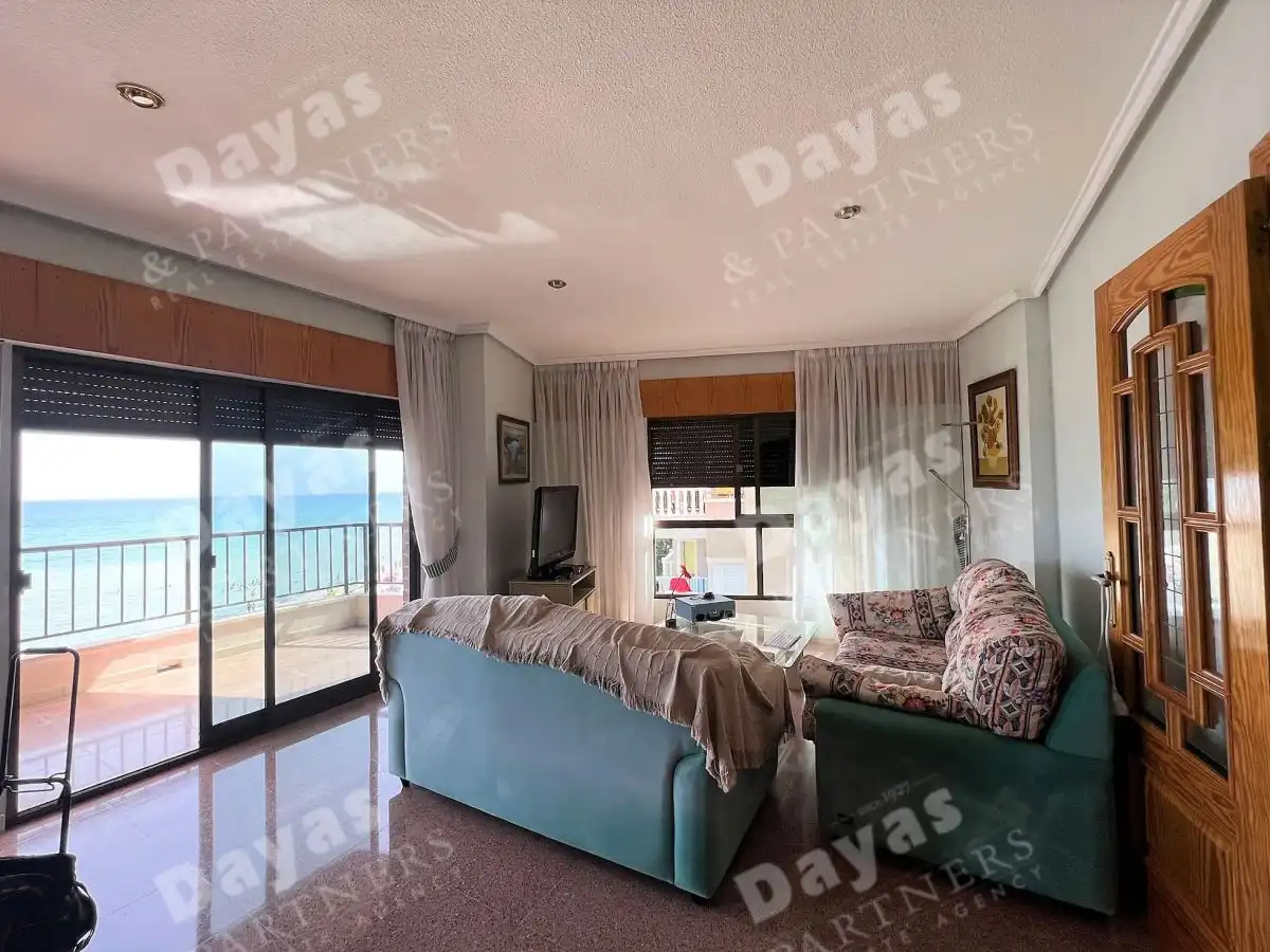 Living room of Flat for sale in Torrevieja  with Terrace and Furnished