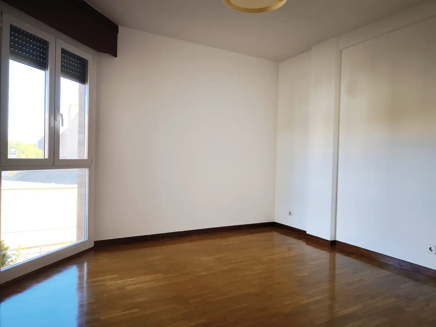 Dormitori de Casa o xalet en venda en  Logroño amb Calefacció, Parquet i Terrassa
