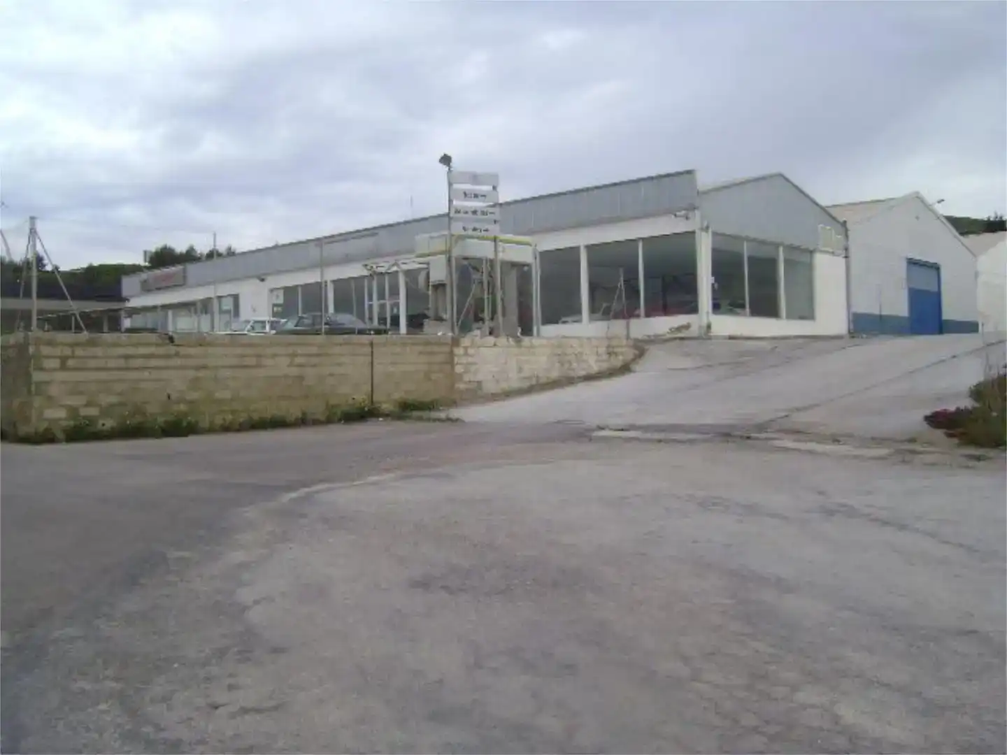 Fabrikhallen zum Verkauf in Buñol, Valencia